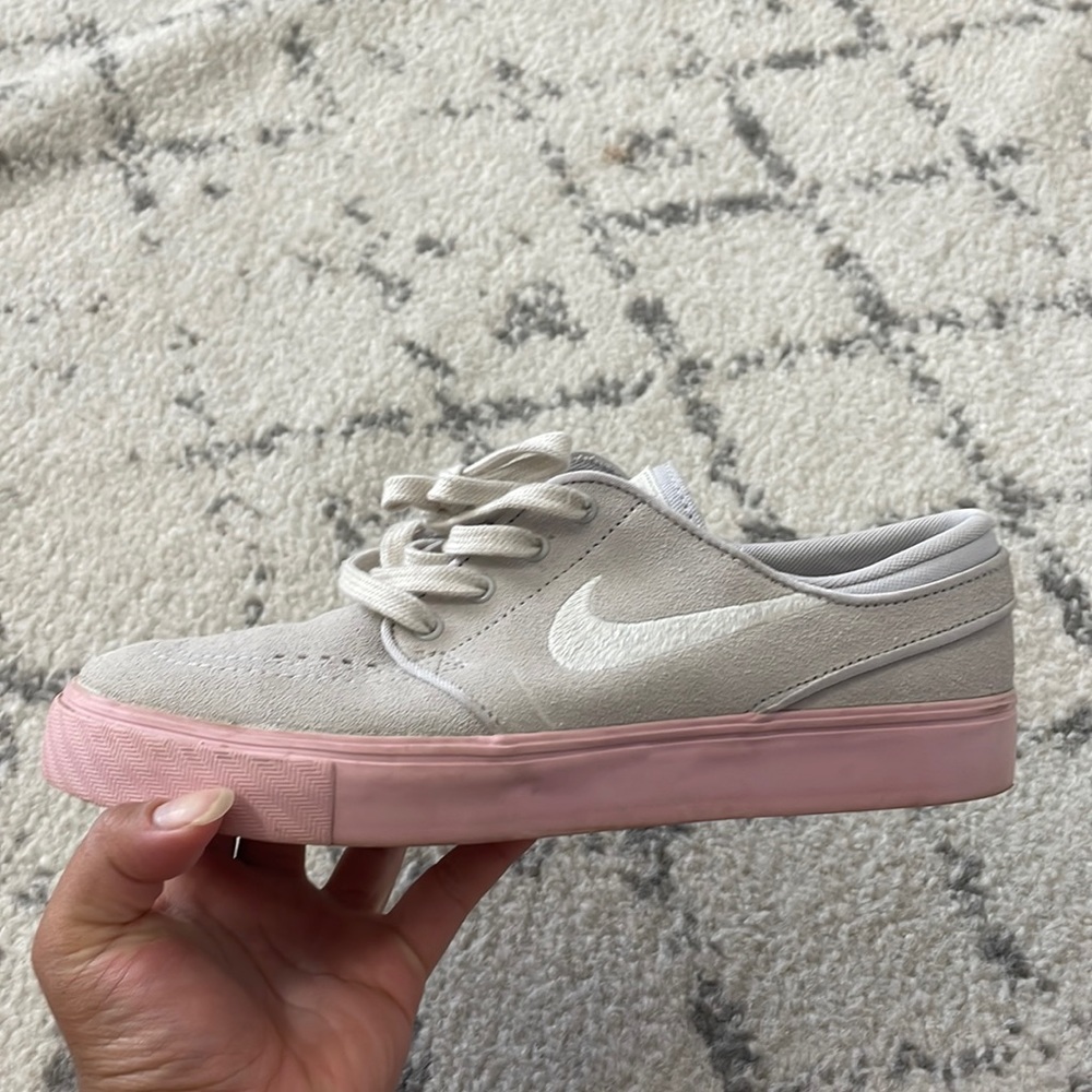 Nike sb sneakers. They're a size 5 in youth.